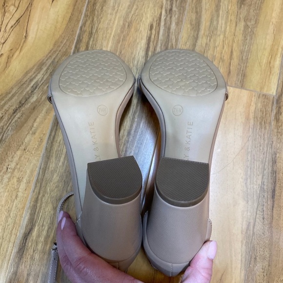 NWT Nude Heels - Picture 2 of 5